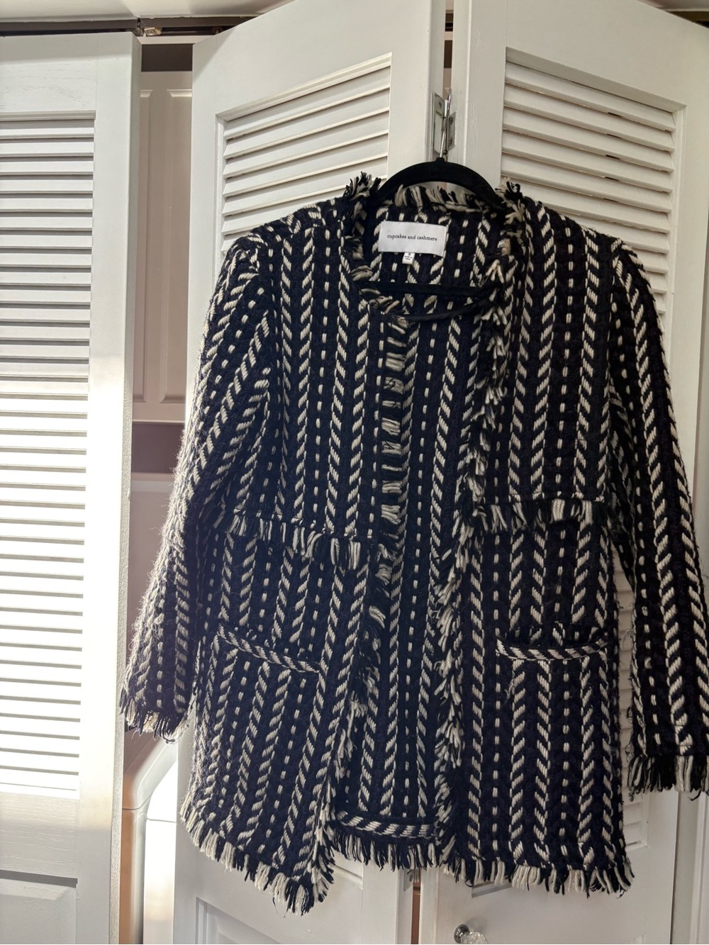 cupcakes & cashmere Navy and Cream Fringe Knit Blazer